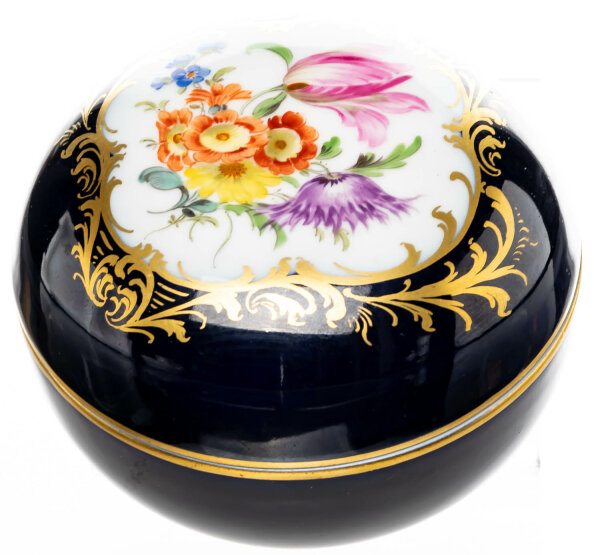 bowl wit hlid royal blue colored flowers Meissen New Cutout 1st Choice after 1940 (9,3cm)