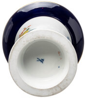 gro&szlig;e Trichtervase k&ouml;nigsblau bunte Blume 5 Meissen Neuer Ausschnitt Modell 541 1. Wahl 1965 (20 cm)
