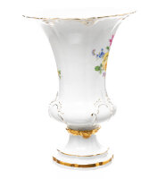 vase splendor pattern flowers painture Meissen B-form designed by Ernst August Leuteritz 1st Choice after 1970 (18,5cm)