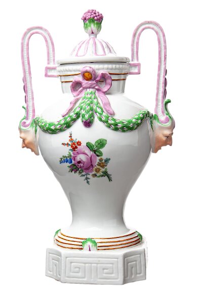 vase with lid and mascerons Meissen 1st Choice 1763-1774 (25cm)