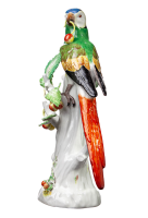 Figur Papagei mit Kischen und Pilzen auf Ast Meissen von Johann Joachim K&auml;ndler Tierfiguren 1. Wahl Modell 20 (neu/new:77026) 1959 H&ouml;he:30,5cm