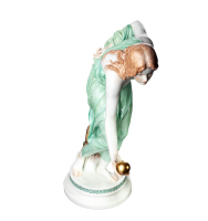 figurine bowl playing woman green painture Meissen designed by Walter Schott 1st Choice form Q 180 1897-1924 hight:37cm