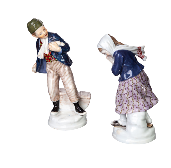 figurine Boy and girl playing snow ball Meissen designed by Alfred König children figurines 1st Choice form W 131 + W 132 1905/1910 hight:13cm