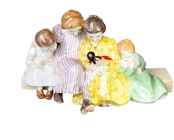 Meissen Figur Kindergruppe 4 Kinder auf Bank von Konrad Hentschel Hentschelkind 1. Wahl Modell 73373 1990 Höhe:16cm